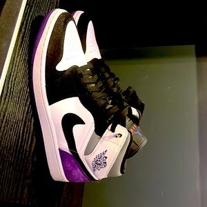 Varsity purple Air Jordan 1 Mid SE